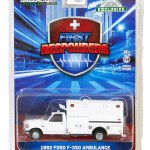 MODELO ESCALA 1/64 1992 Ford F-350 Ambulance in White - First Responders - ambulancia