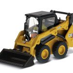 MODELO ESCALA 1/50 Caterpillar 242D3 Skid Steer Loader with Work Tools - MONTACARGA CAT