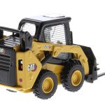 MODELO ESCALA 1/50 Caterpillar 242D3 Skid Steer Loader with Work Tools - MONTACARGA CAT
