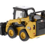 MODELO ESCALA 1/50 Caterpillar 242D3 Skid Steer Loader with Work Tools - MONTACARGA CAT