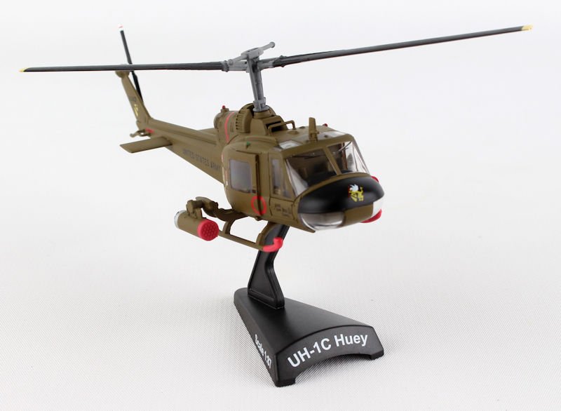 MODELO ESCALA 1/87 UH-1C US Army Huey Gunship - 1ST Cavalry Division