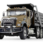 MODELO ESCALA 1/34 Mack Granite MP Dump Truck in Gold and Black  Construction. - camion volqueta (VOLTEO)