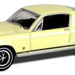 MODELO ESCALA 1/64 1967 Ford Mustang GT Fastback High Country Special in Aspen Gold