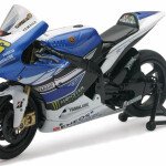 MOTOS A ESCALA 1/12 YAMAHA CON LICENCIA DE FABRICA DESDE $20 EN ADELANTE