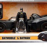 MODELO ESCALA 1:24 Metals Diecast 1989 Batmobile with Die Cast Batman Figure (Black)