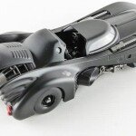 MODELO ESCALA 1:24 Metals Diecast 1989 Batmobile with Die Cast Batman Figure (Black)