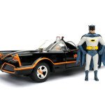 MODELO ESCALA 1:24 W/B Metals - 1966 Classic TV Series Batmobile W/ Batman & Robin Figures