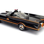 MODELO ESCALA 1:24 W/B Metals - 1966 Classic TV Series Batmobile W/ Batman & Robin Figures