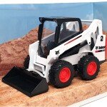 MODELO Bburago Bobcat S5900 Skid Steer Loader with Grapple 4.5″ – Farm