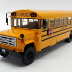 MODELO ESCALA 1:43 1990 GMC 6000 School Bus (Yellow)