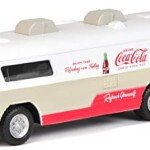 MODELO ESCALA 1:64 Coca-Cola 1960 Flxible Starliner Bus