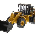 MODELO ESCALA 1:64 950M CAT Wheels Loader with Log Fork, General Purpose Bucket and Simulated Logs