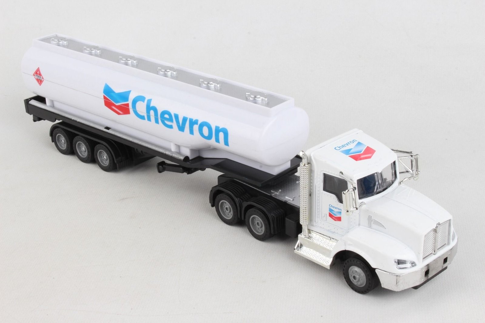 MODELO A ESCALA 1/48 CHEVRON TANKER TRUCK