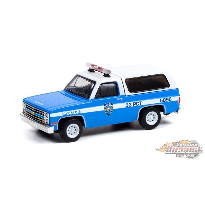 MODELO ESCALA 1:64 1985 Chevrolet K-5 Blazer - New York City Police Dept (NYPD)