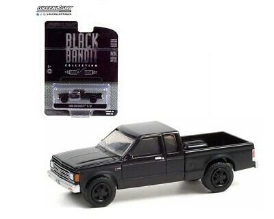 MODELO ESCALA 1:64 Black Bandit Series 25 - 1988 Chevrolet S10 Extended Cab Pick Up