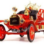 MODELO ESCALA 1/18 1914 Ford Model T Fire Engine Red Diecast Model - CAMION BOMBERO