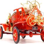 MODELO ESCALA 1/18 1914 Ford Model T Fire Engine Red Diecast Model - CAMION BOMBERO