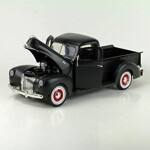 MODELO ESCALA 1:18 Timeless Classics - 1940 Ford Pickup (Matte Black)