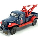 Greenlight 1:64 1950 Dodge Power Wagon Tow Truck Gulf Oil Weathered with Mechanic Figure Limited 3,600 Pcs – PICKUP