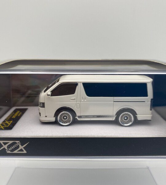 MODELO ESCALA 1/64 Tarmacworks Toyota Hiace Limited Edition - MICROBUS