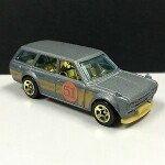 MODELO ESCALA 1/64 Hot Wheels 51st Anniversary Satin and Chrome 1971 Datsun 510 Wagon