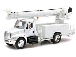 CAMION New Ray 1:43 International 4200 Digger – Utilitario – Camionero de larga distancia (PERFORADOR PARA POSTES CAESS)