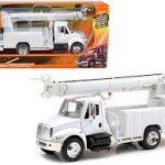 CAMION New Ray 1:43 International 4200 Digger – Utilitario – Camionero de larga distancia (PERFORADOR PARA POSTES CAESS)
