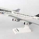 MODELO ESCALA 1/200 IRON MAIDEN 747-400 W/GEAR ED FORCE ONE