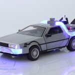 MODELO ESCALA 1:24 DELOREAN  - Back to The Future-II  Time Machine Light Silver (delorean regreso al futuro)