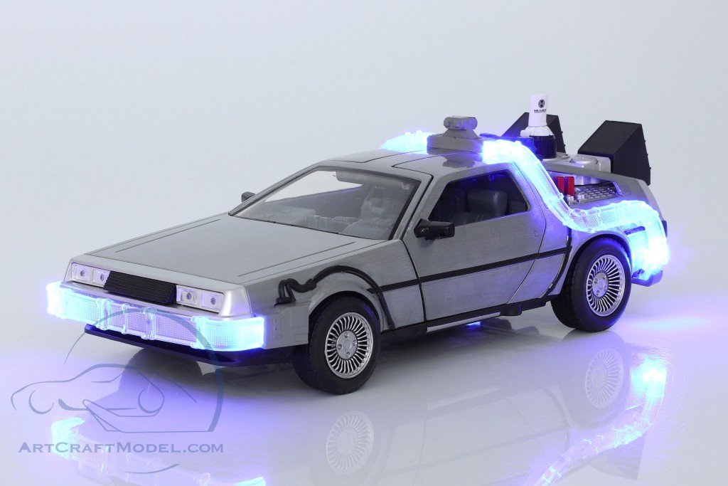 MODELO ESCALA 1:24 DELOREAN - Back to The Future-II Time Machine Light ...