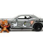 MODELO ESCALA 1:24 2015 Dodge Challenger Hellcat with Jerry – Tom & Jerry – Hollywood Rides CON FIGURA DE JERRY