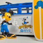 MODELO ESCALA 1:24 1962 Volkswagen Bus with Mickey Figure – Disney Mickey Mouse and Friends