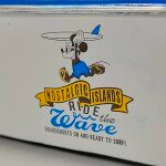 MODELO ESCALA 1:24 1962 Volkswagen Bus with Mickey Figure – Disney Mickey Mouse and Friends