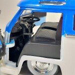 MODELO ESCALA 1:24 1962 Volkswagen Bus with Mickey Figure – Disney Mickey Mouse and Friends