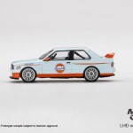 MODELO ESCALA 1:64 BMW M3 E30 Gulf LHD – MiJo Exclusives – USA Exclusive – Limited Edition