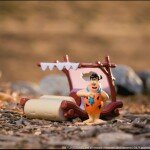 MODELO ESCALA 1:32 Fred Flintstone and Flintmobile – The Flintstones – Hollywood Rides PICAPIEDRA