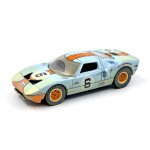 MODELO GULF Auto World x American Diorama 1:64 1965 Ford GT40 Race Worn With Flag Man Figure Limited 4,800 Pieces – Mijo Exclusives