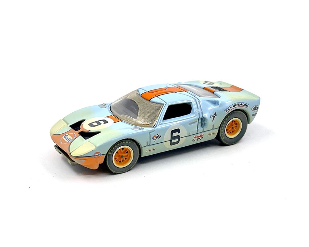 MODELO GULF Auto World x American Diorama 1:64 1965 Ford GT40 Race Worn With Flag Man Figure Limited 4,800 Pieces – Mijo Exclusives