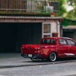 MODELO ESCALA Tarmac Works 1:64 Toyota Hilux – Red- Road64