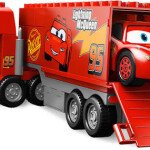 Jada 1:24 Mack Truck Disney Pixar Cars Die-Cast Model Car w/Trailer MCQUEEN