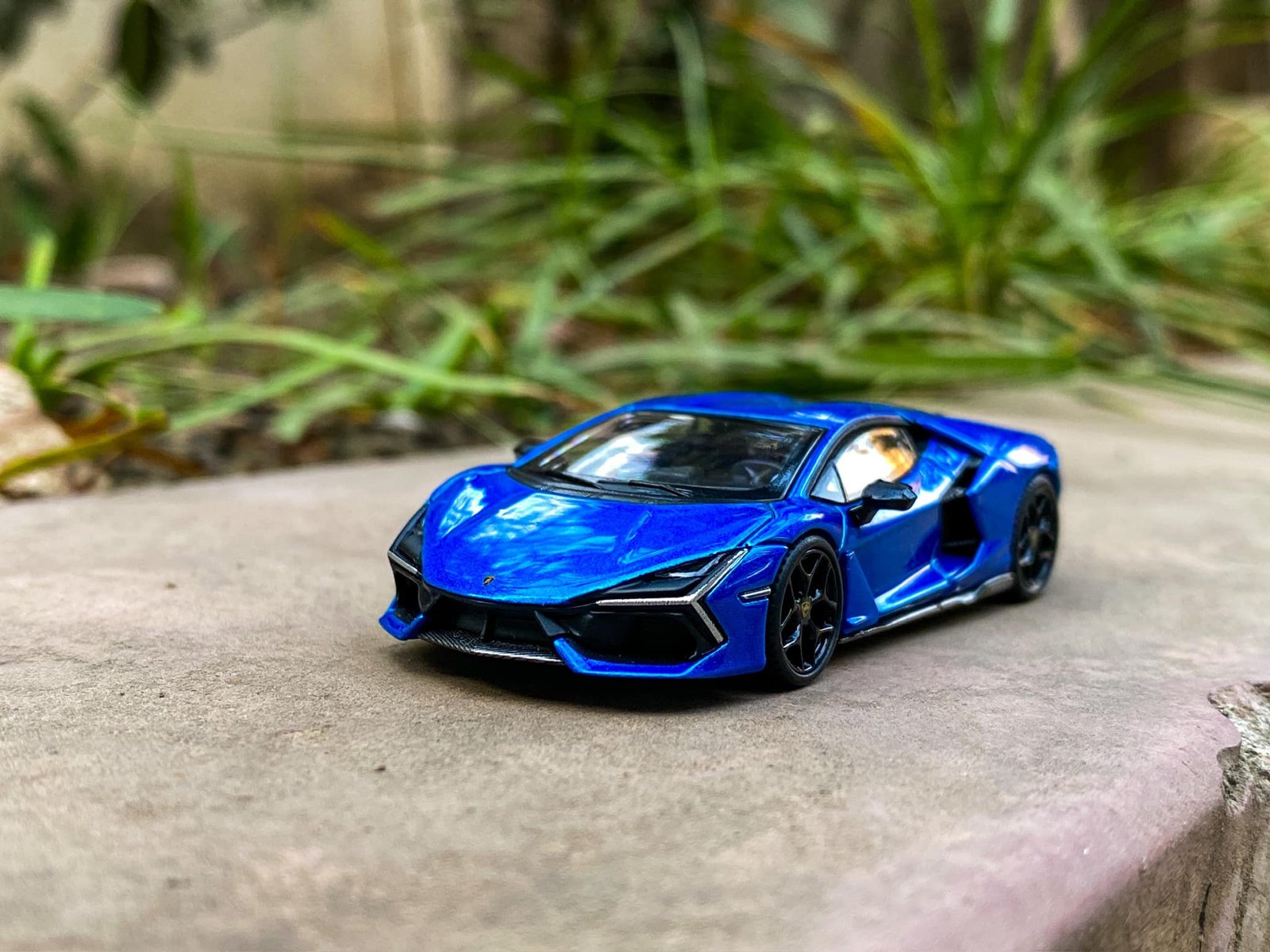 Mini GT 1:64 Lamborghini Revuelto – Blu Eleos – MiJo Exclusives