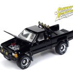 Johnny Lightning 1:64 Mystery Matinee 1985 Toyota SR5 Pickup – Black - VOLVER AL FUTURO