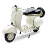 MOTO A ESCALA 1:6 Vespa 150 VL1T (Beige)