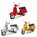 MOTOS A ESCALA 1/12 VESPA Piaggion P200E del Red Silver Yellow con licencia de fabrica