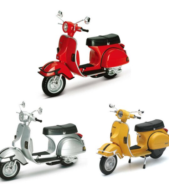 MOTOS A ESCALA 1/12 VESPA Piaggion P200E del Red Silver Yellow con licencia de fabrica