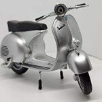 MOTO A ESCALA 1/12 Vespa 150 GS - Silver