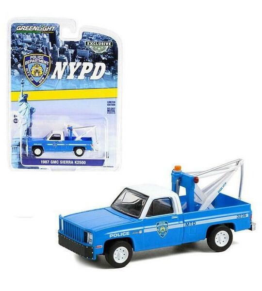 MODELO ESCALA 1:64 1987 GMC Sierra K2500 w Drop in Tow Hook - NYPD (Blue)