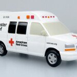 ICONIC REPLICAS ESCAL A1/64 American Red Cross Disaster Relief Unit - Chevrolet Ambulancia CRUZ ROJA