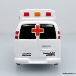 ICONIC REPLICAS ESCAL A1/64 American Red Cross Disaster Relief Unit - Chevrolet Ambulancia CRUZ ROJA
