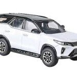 MODELO PARA64 1:64 2023 Toyota Fortuner Platinum White (BLANCA) MADE IN JAPAN